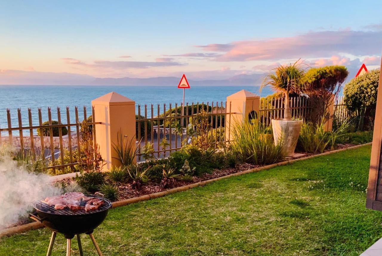 Sage At Whale Cove - Sea Facing Apartment De Kelders Luaran gambar