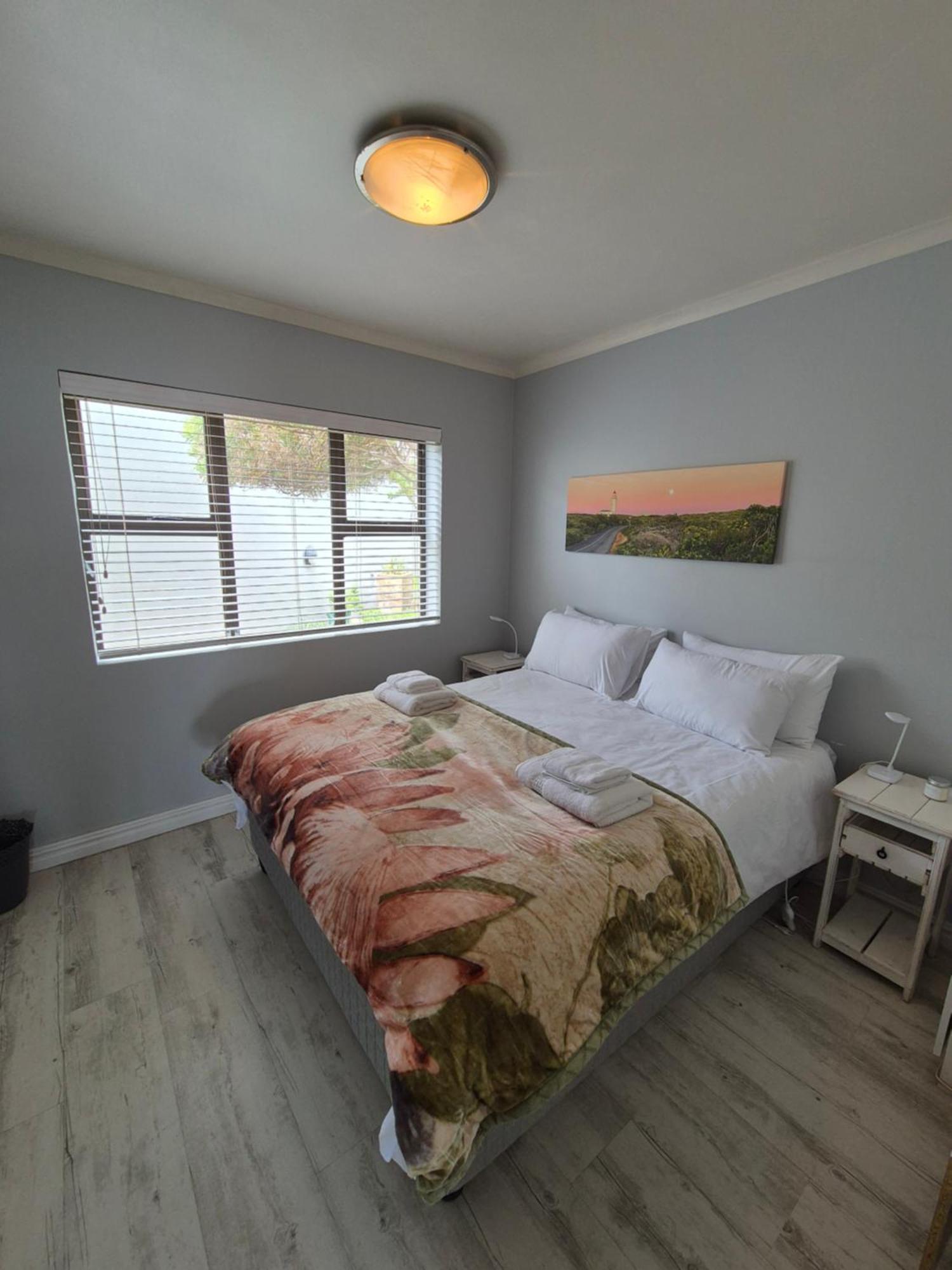 Sage At Whale Cove - Sea Facing Apartment De Kelders Luaran gambar